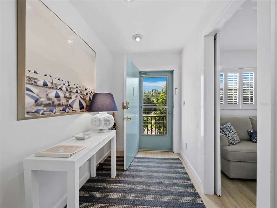 For Sale: $995,000 (2 beds, 2 baths, 1170 Square Feet)