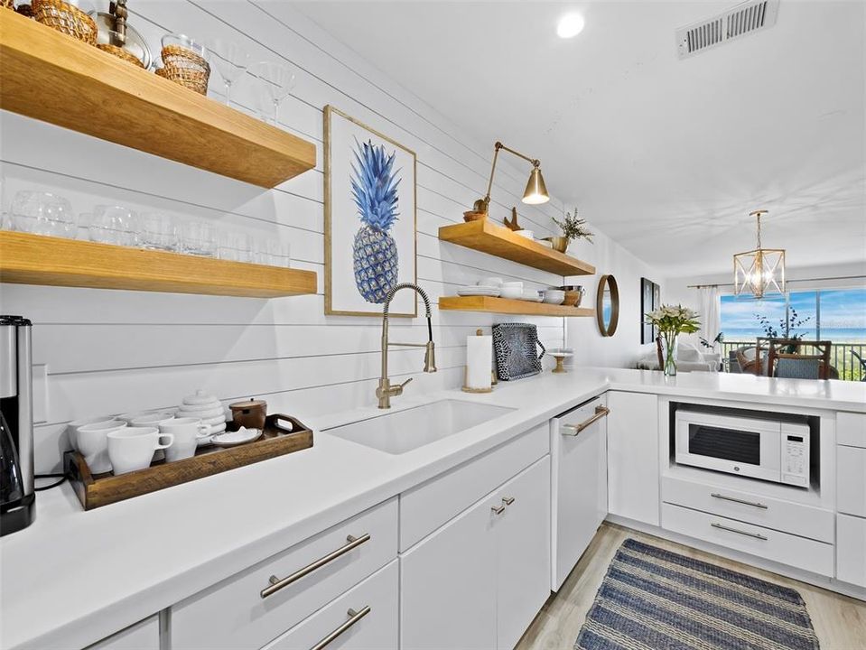 For Sale: $995,000 (2 beds, 2 baths, 1170 Square Feet)