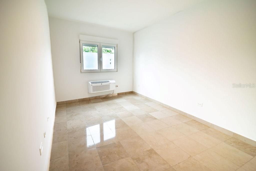 Под контрактом: $520,000 (3 спален, 2 ванн, 2600 Квадратных фут)