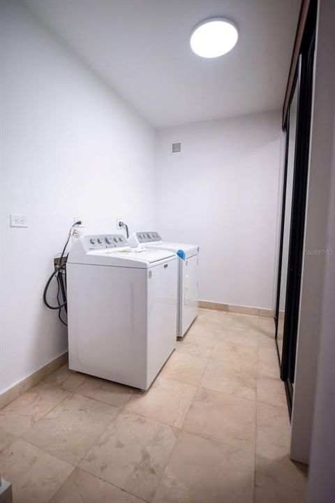 Под контрактом: $520,000 (3 спален, 2 ванн, 2600 Квадратных фут)