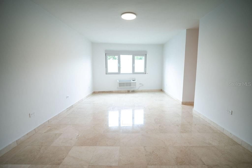 Под контрактом: $520,000 (3 спален, 2 ванн, 2600 Квадратных фут)