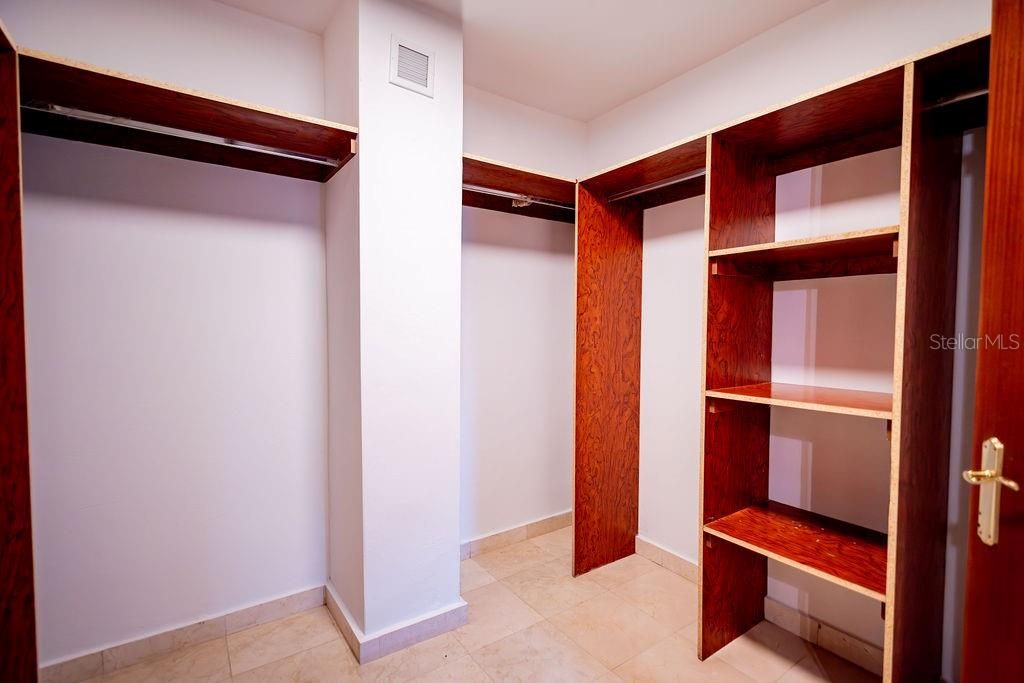 Под контрактом: $520,000 (3 спален, 2 ванн, 2600 Квадратных фут)