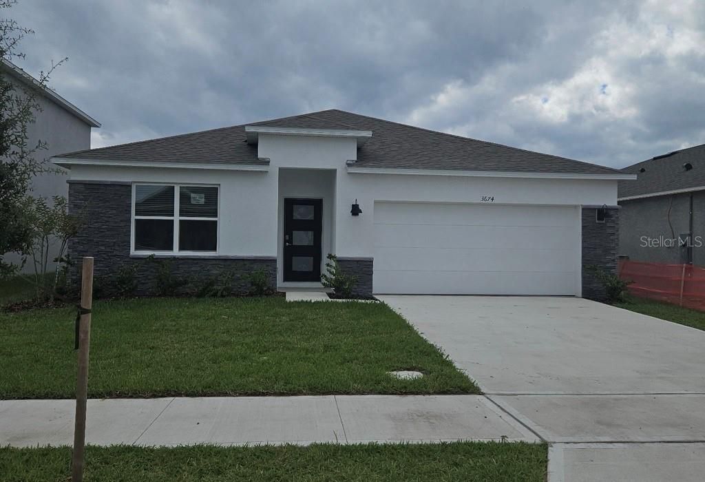 合同活跃: $409,990 (4 贝兹, 2 浴室, 1828 平方英尺)