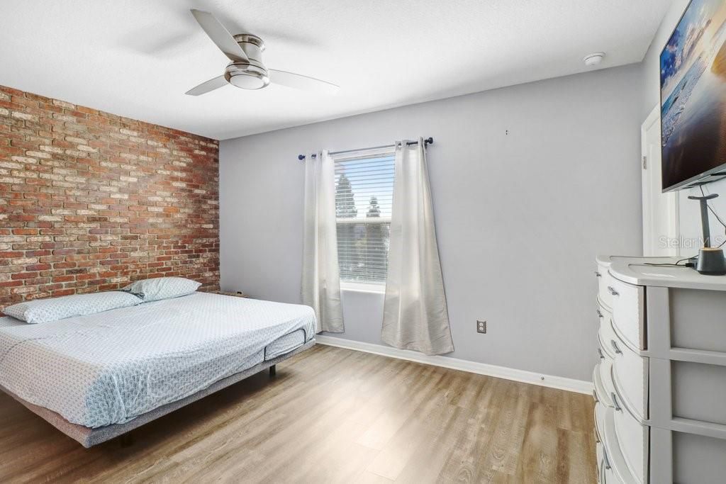 For Sale: $274,999 (3 beds, 2 baths, 1707 Square Feet)