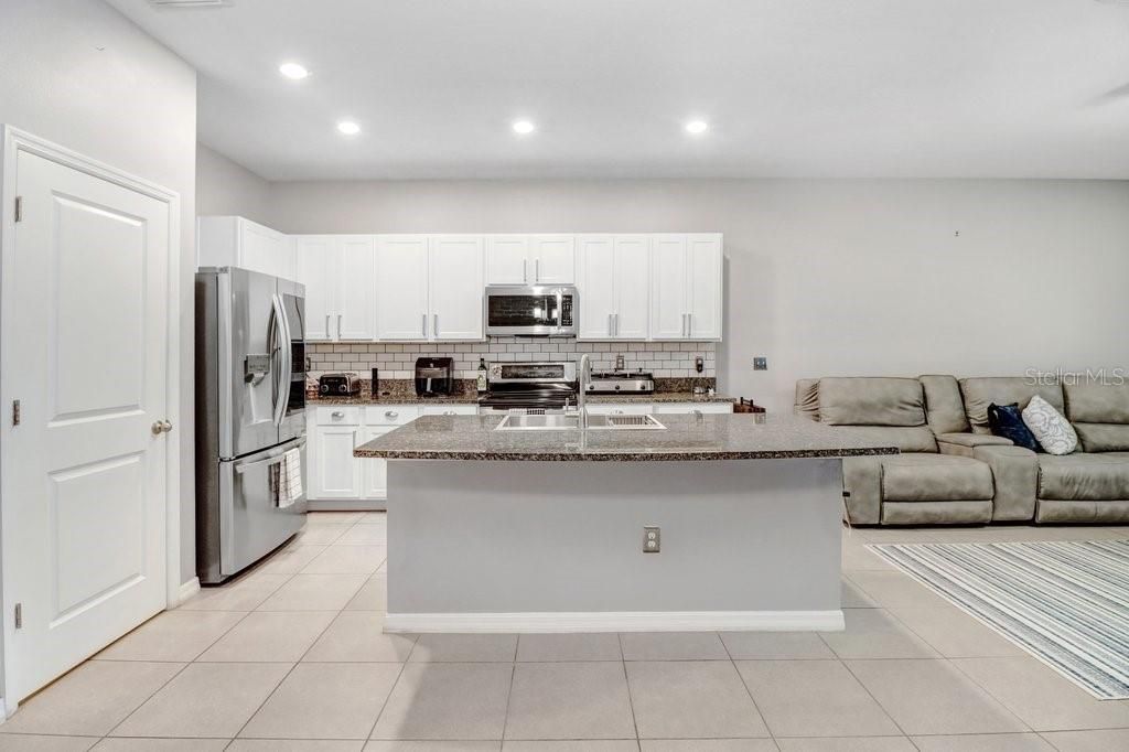 For Sale: $274,999 (3 beds, 2 baths, 1707 Square Feet)