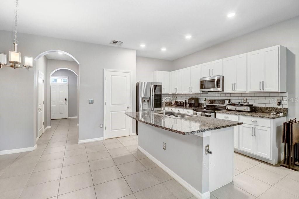 For Sale: $274,999 (3 beds, 2 baths, 1707 Square Feet)