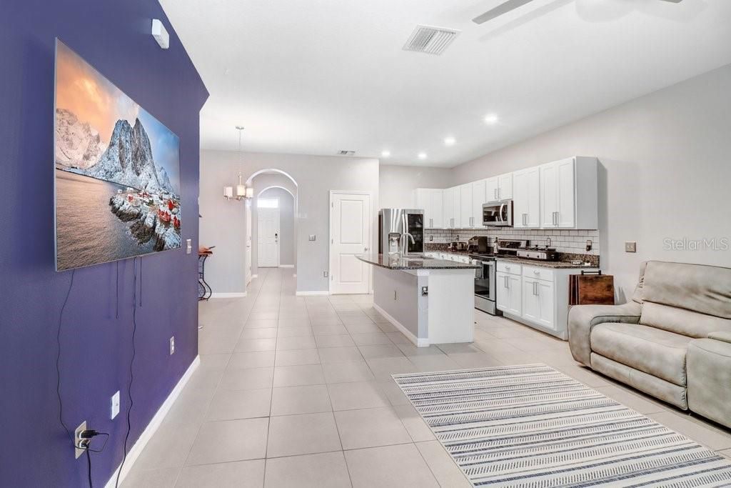 For Sale: $274,999 (3 beds, 2 baths, 1707 Square Feet)