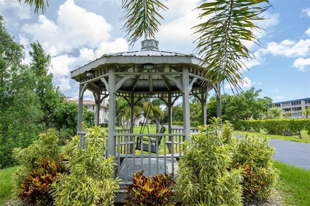 待售: $144,500 (2 贝兹, 2 浴室, 919 平方英尺)