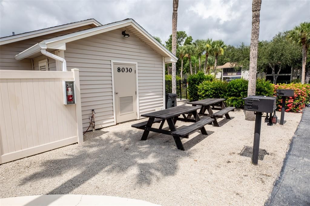 待售: $144,500 (2 贝兹, 2 浴室, 919 平方英尺)