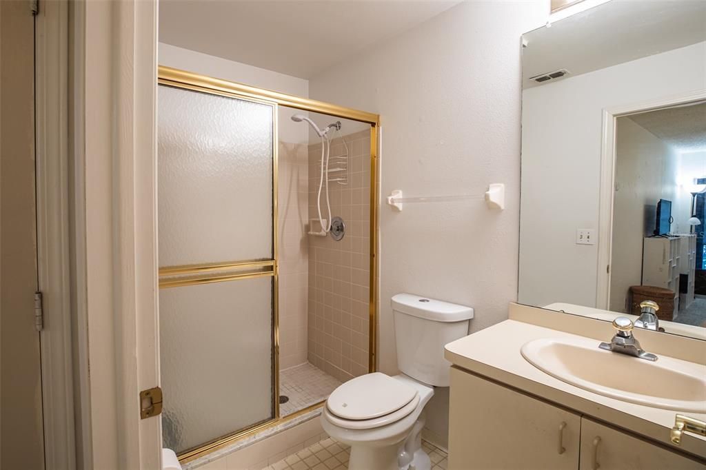 待售: $144,500 (2 贝兹, 2 浴室, 919 平方英尺)