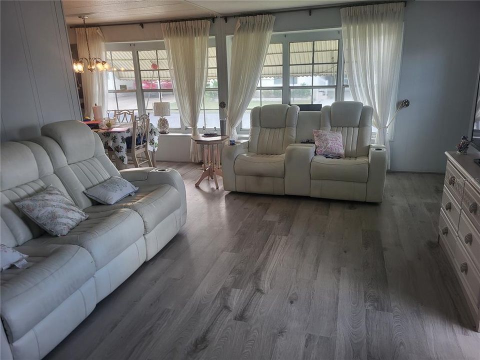 待售: $79,900 (2 贝兹, 2 浴室, 1032 平方英尺)