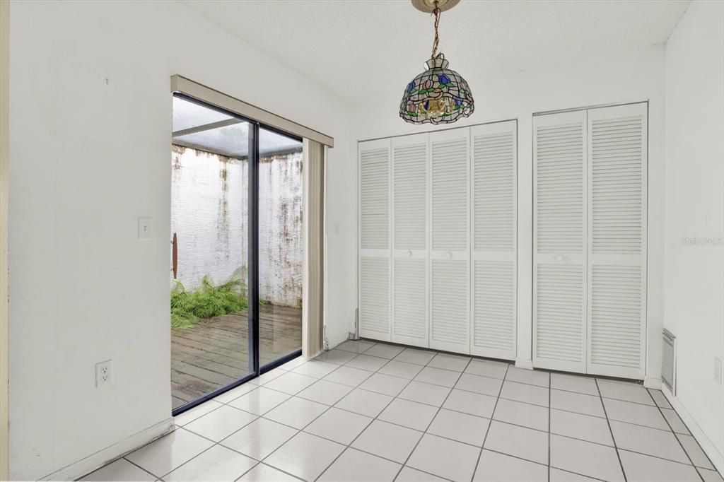 Active With Contract: $175,000 (2 beds, 2 baths, 1318 Square Feet)