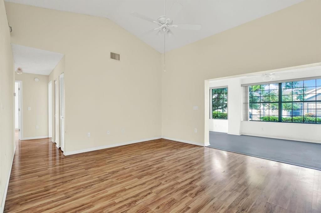 Active With Contract: $175,000 (2 beds, 2 baths, 1318 Square Feet)