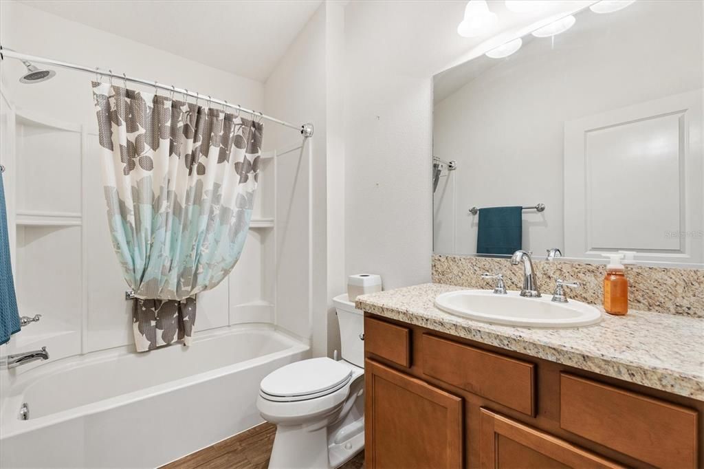 Activo con contrato: $279,000 (2 camas, 2 baños, 1227 Pies cuadrados)