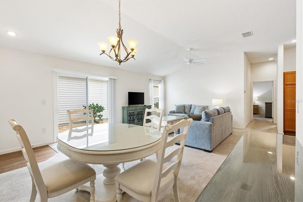 Activo con contrato: $279,000 (2 camas, 2 baños, 1227 Pies cuadrados)