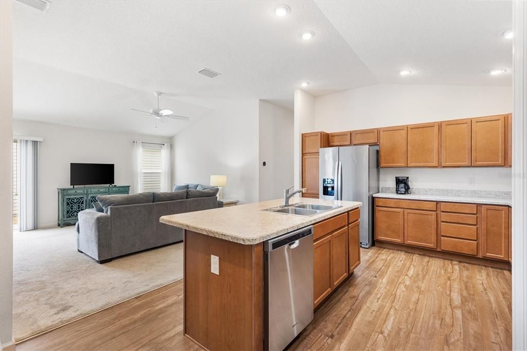 Activo con contrato: $279,000 (2 camas, 2 baños, 1227 Pies cuadrados)