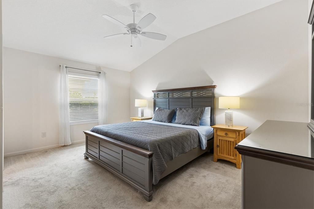 Activo con contrato: $279,000 (2 camas, 2 baños, 1227 Pies cuadrados)