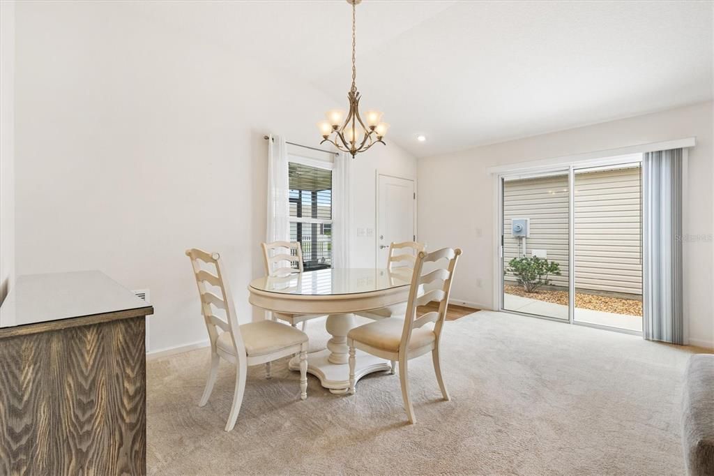 Activo con contrato: $279,000 (2 camas, 2 baños, 1227 Pies cuadrados)