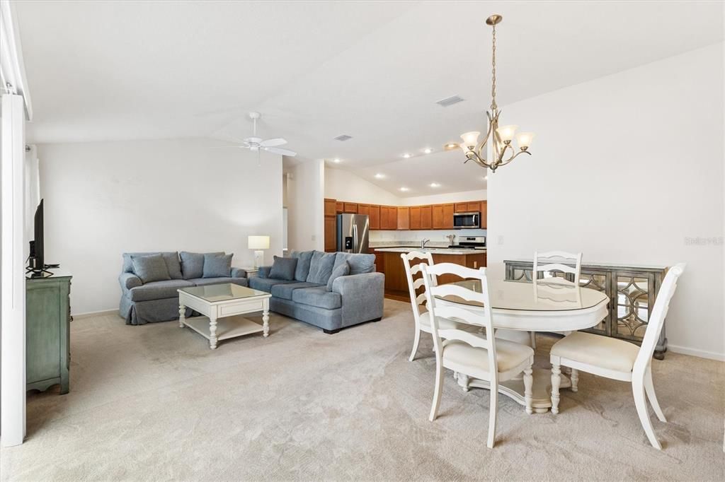 Activo con contrato: $279,000 (2 camas, 2 baños, 1227 Pies cuadrados)