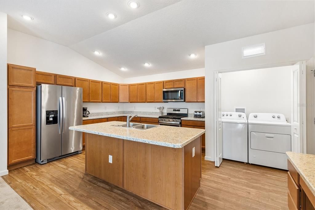 Activo con contrato: $279,000 (2 camas, 2 baños, 1227 Pies cuadrados)