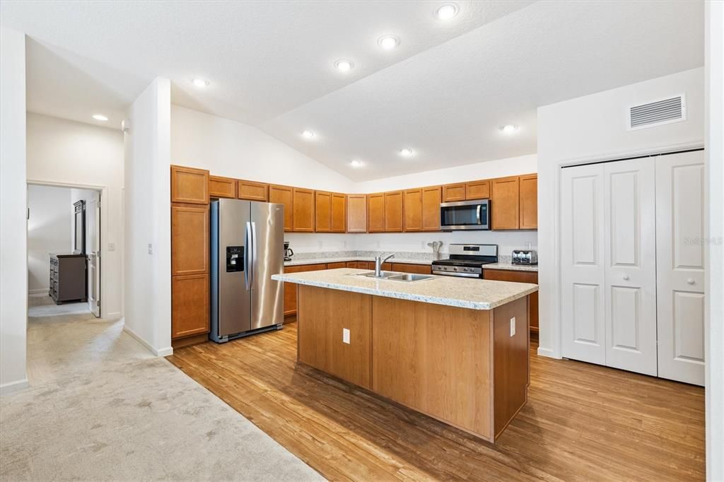 Activo con contrato: $279,000 (2 camas, 2 baños, 1227 Pies cuadrados)