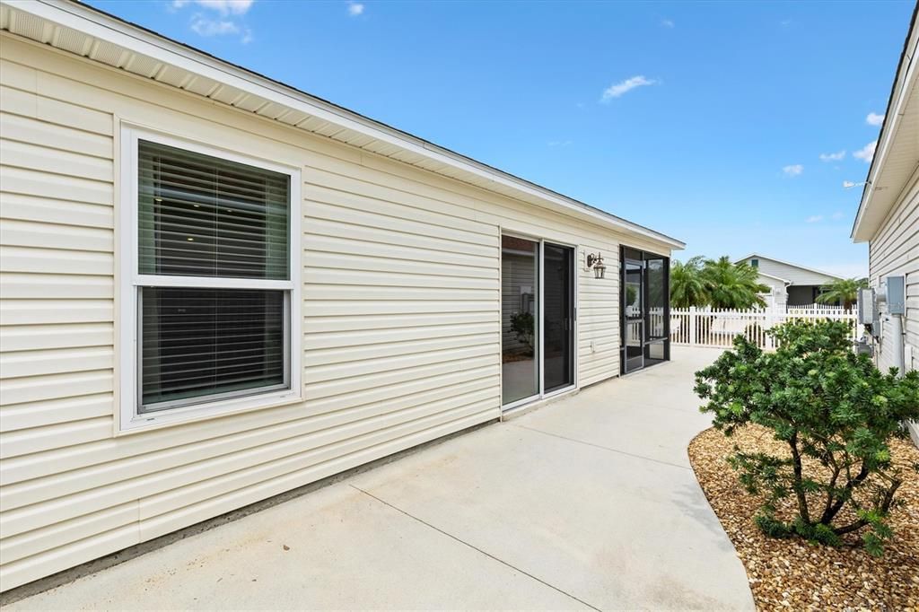 Activo con contrato: $279,000 (2 camas, 2 baños, 1227 Pies cuadrados)