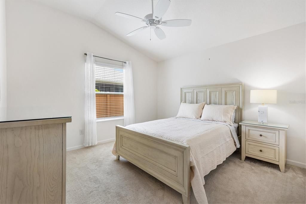 Activo con contrato: $279,000 (2 camas, 2 baños, 1227 Pies cuadrados)