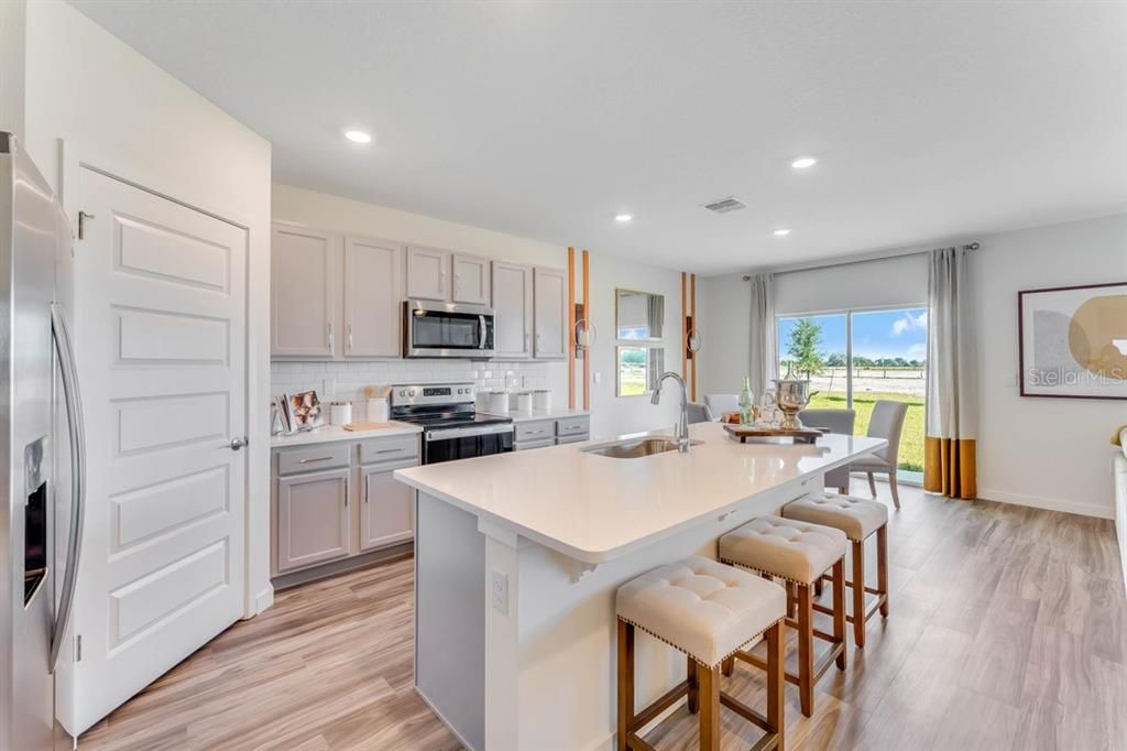 Active With Contract: $465,990 (5 beds, 3 baths, 2601 Square Feet)
