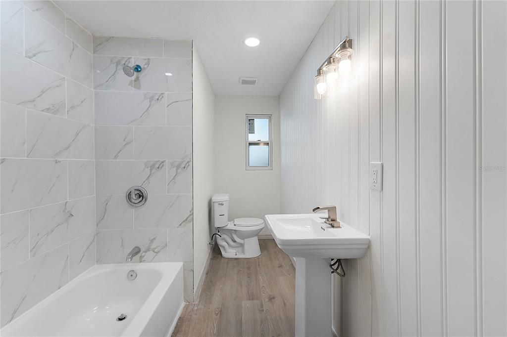 Под контрактом: $275,000 (3 спален, 2 ванн, 1422 Квадратных фут)