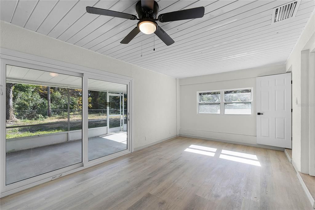 Под контрактом: $275,000 (3 спален, 2 ванн, 1422 Квадратных фут)