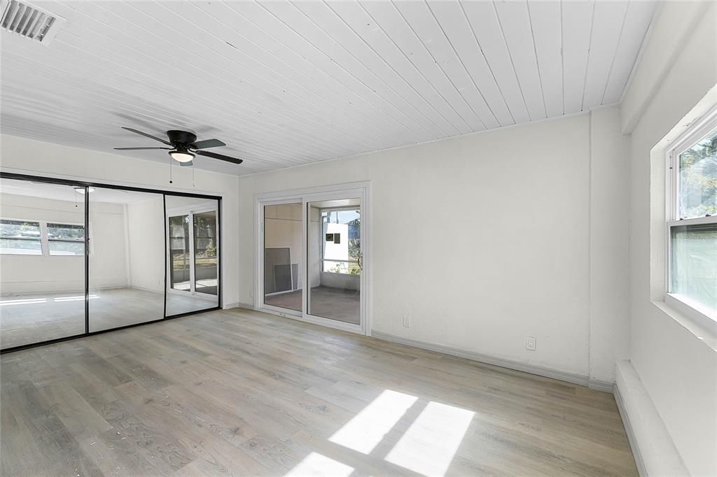 Под контрактом: $275,000 (3 спален, 2 ванн, 1422 Квадратных фут)