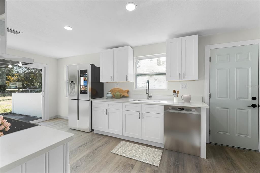 Под контрактом: $275,000 (3 спален, 2 ванн, 1422 Квадратных фут)