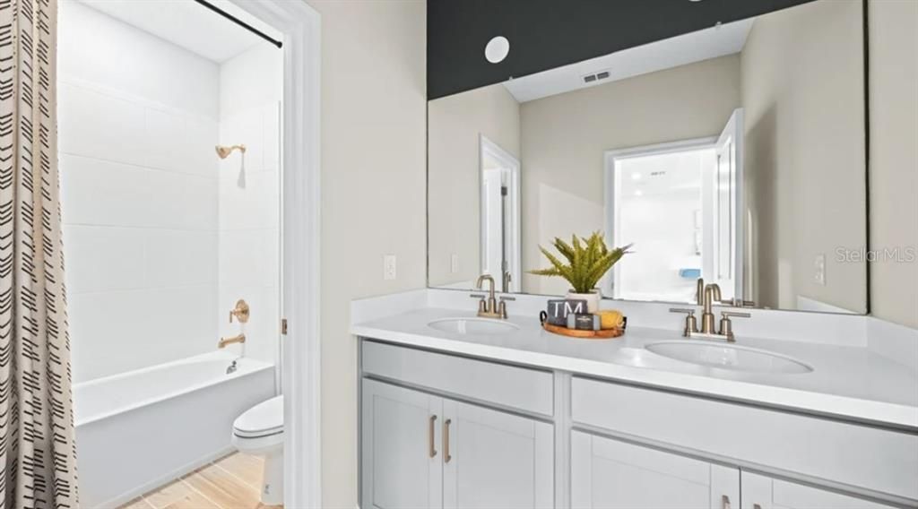 Active With Contract: $499,999 (5 beds, 4 baths, 3191 Square Feet)