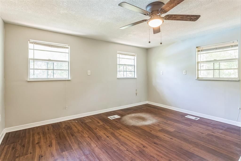 For Sale: $439,000 (4 beds, 2 baths, 1800 Square Feet)