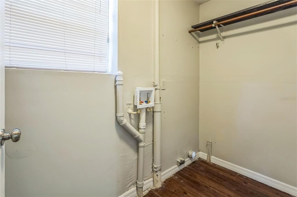 For Sale: $439,000 (4 beds, 2 baths, 1800 Square Feet)