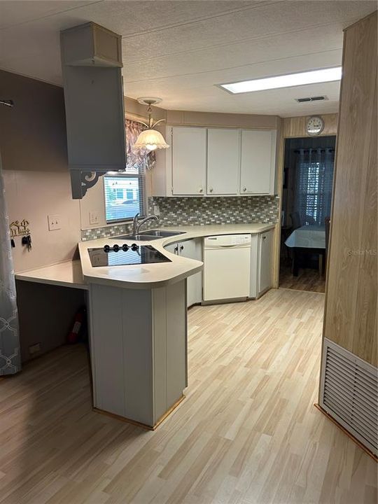 待售: $102,900 (2 贝兹, 2 浴室, 1200 平方英尺)