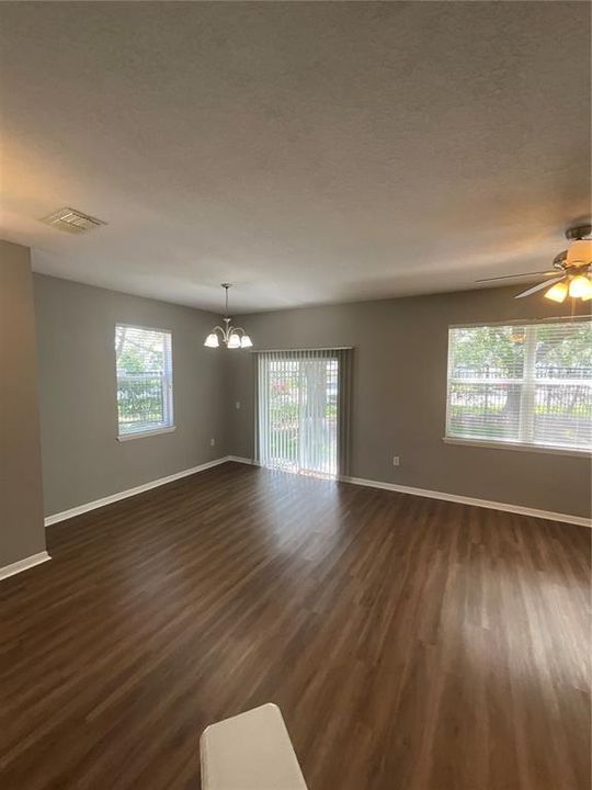 Active With Contract: $1,800 (3 beds, 2 baths, 1588 Square Feet)