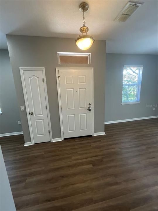 Active With Contract: $1,800 (3 beds, 2 baths, 1588 Square Feet)