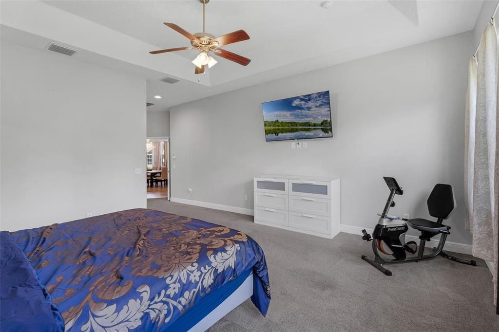 合同活跃: $600,000 (4 贝兹, 4 浴室, 3337 平方英尺)