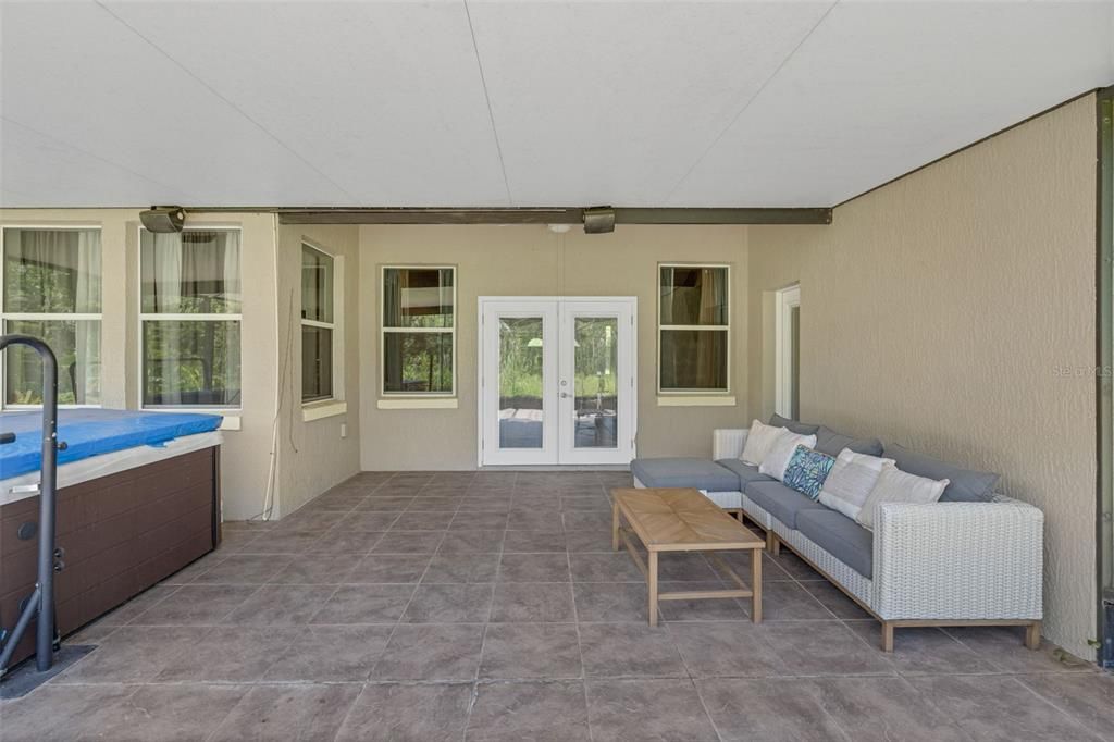 合同活跃: $600,000 (4 贝兹, 4 浴室, 3337 平方英尺)