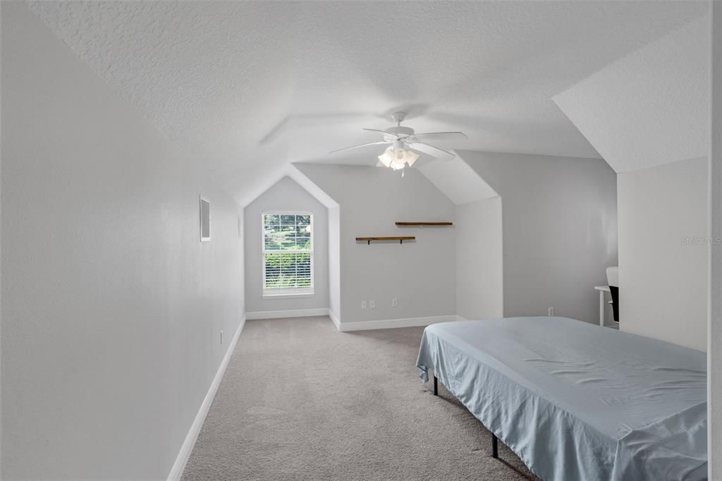 合同活跃: $600,000 (4 贝兹, 4 浴室, 3337 平方英尺)