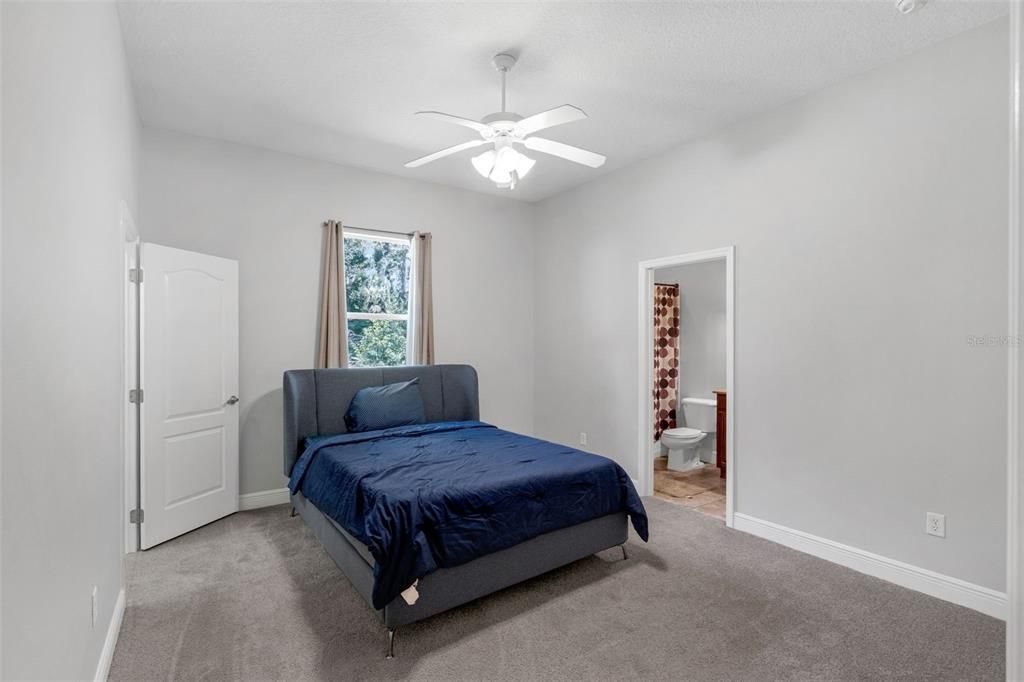 合同活跃: $600,000 (4 贝兹, 4 浴室, 3337 平方英尺)