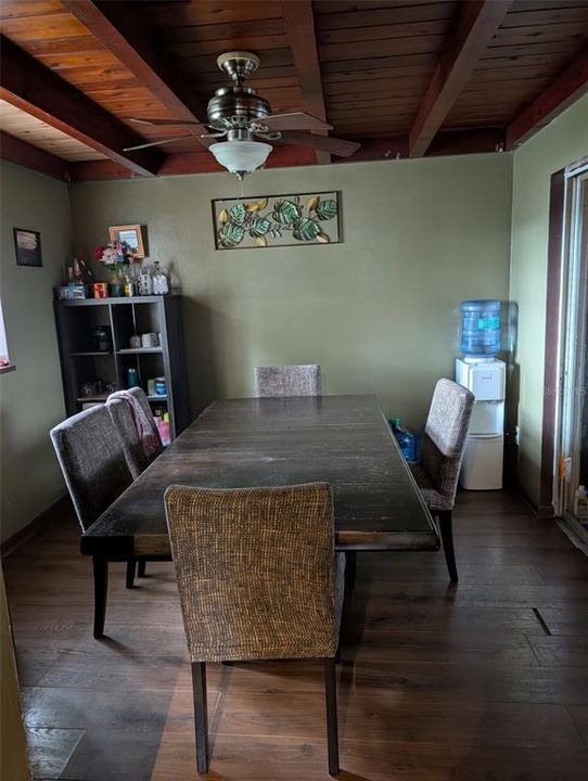 For Sale: $299,900 (3 beds, 2 baths, 1253 Square Feet)