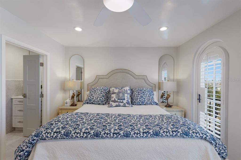 合同活跃: $2,500,000 (2 贝兹, 2 浴室, 1248 平方英尺)