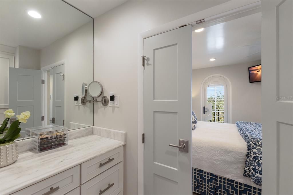 合同活跃: $2,500,000 (2 贝兹, 2 浴室, 1248 平方英尺)