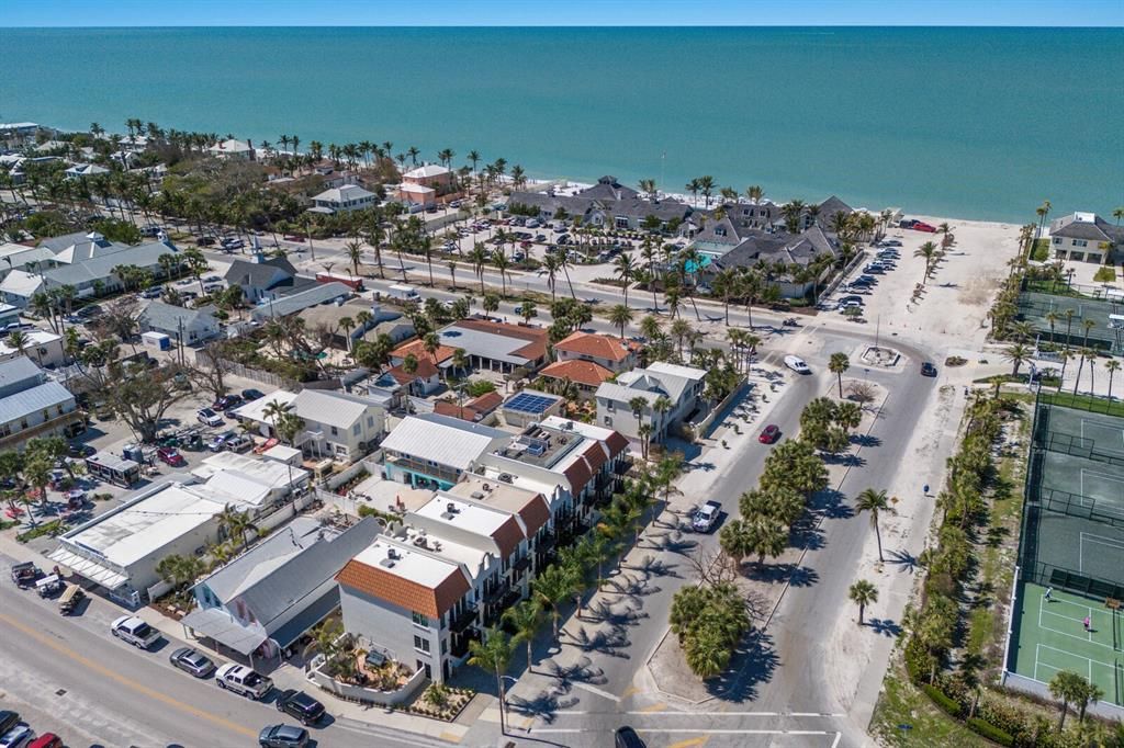 合同活跃: $2,500,000 (2 贝兹, 2 浴室, 1248 平方英尺)