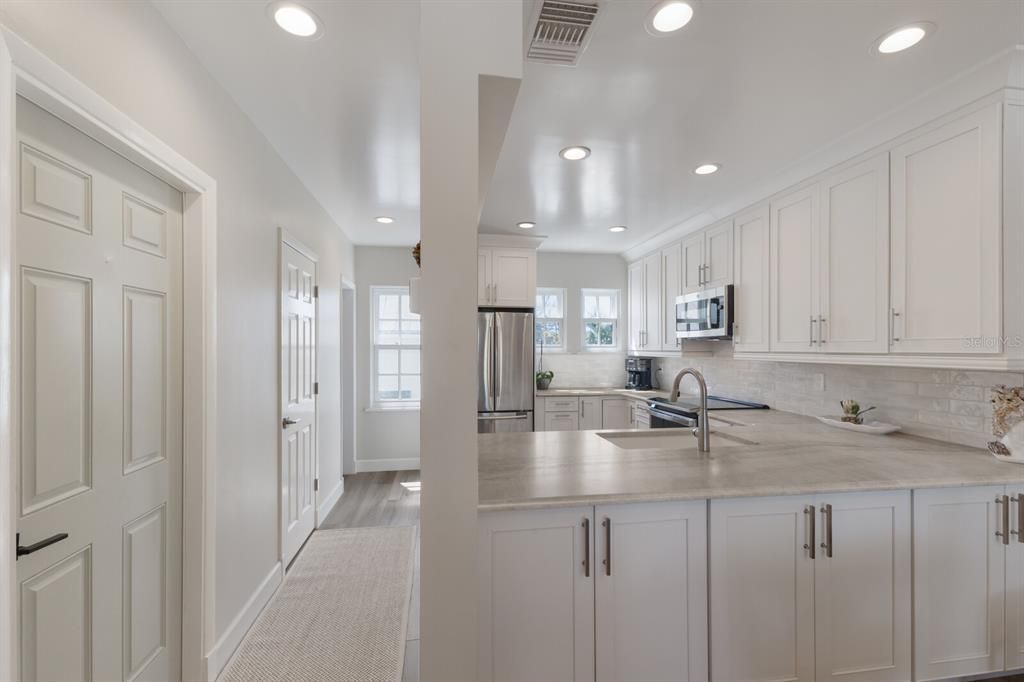 合同活跃: $2,500,000 (2 贝兹, 2 浴室, 1248 平方英尺)