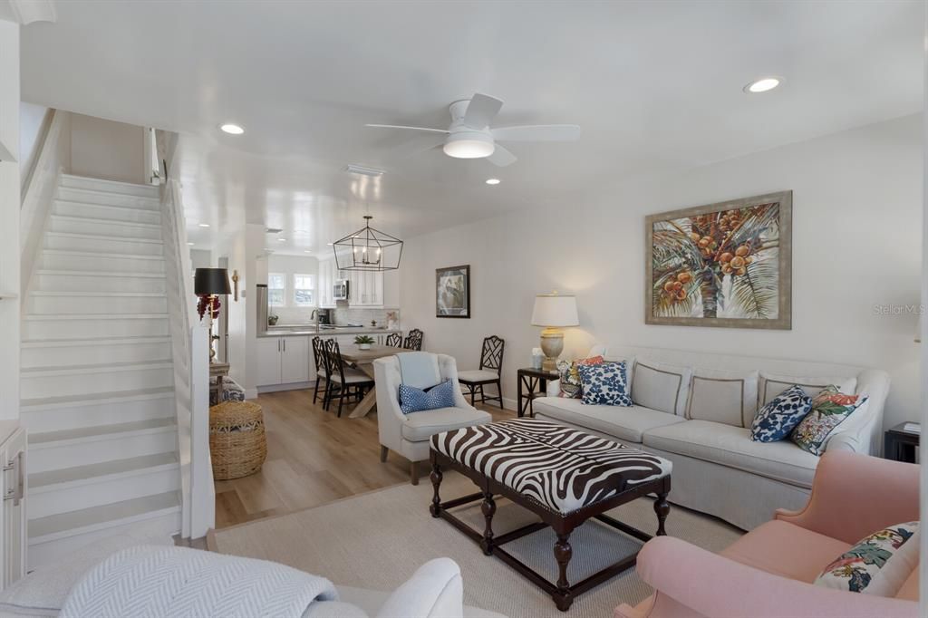 合同活跃: $2,500,000 (2 贝兹, 2 浴室, 1248 平方英尺)