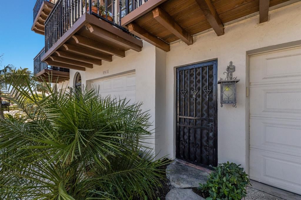 合同活跃: $2,500,000 (2 贝兹, 2 浴室, 1248 平方英尺)