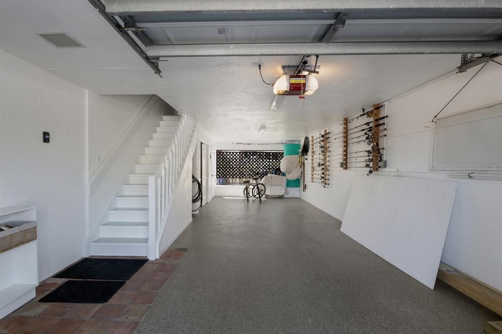 合同活跃: $2,500,000 (2 贝兹, 2 浴室, 1248 平方英尺)